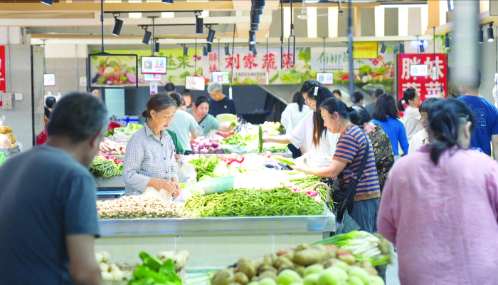 改造提升菜市場(chǎng) 群眾買(mǎi)菜更舒心